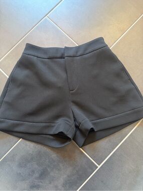 SSYS The Label Black Jules Trouser Cuffed Shorts Size Medium
